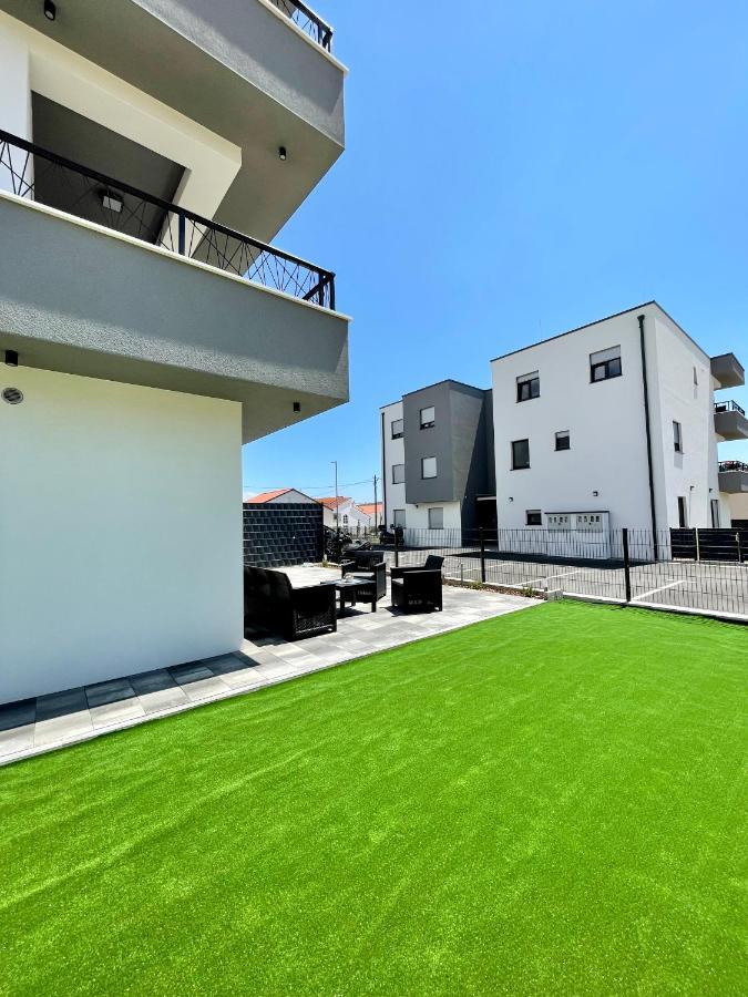 Apartments Maya & Tina トロギール エクステリア 写真